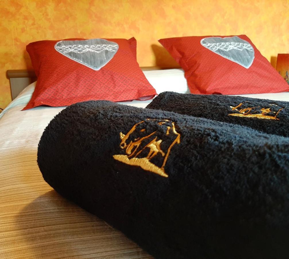 B&B La Locanda Del Cinghiale Aurano Exterior photo